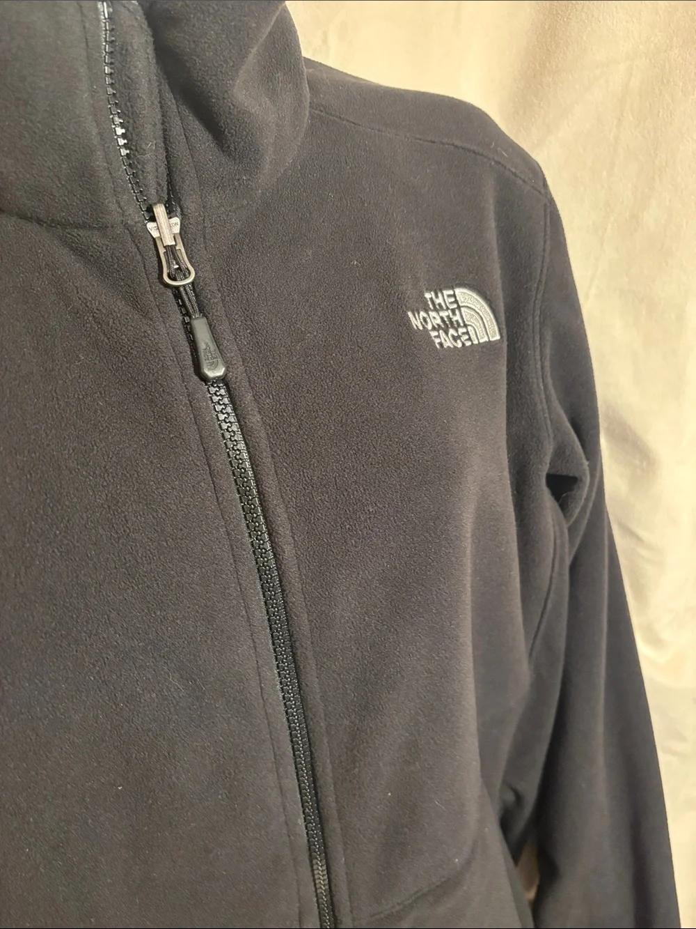 The North Face Men’s Black Full-Zip Fleece Jacket with High Collar